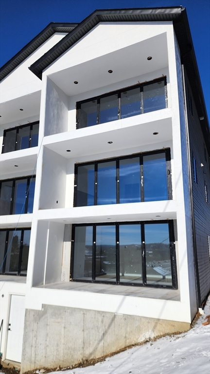 47 Laurel Street Worcester, MA 01605 - Photo 2 of 25