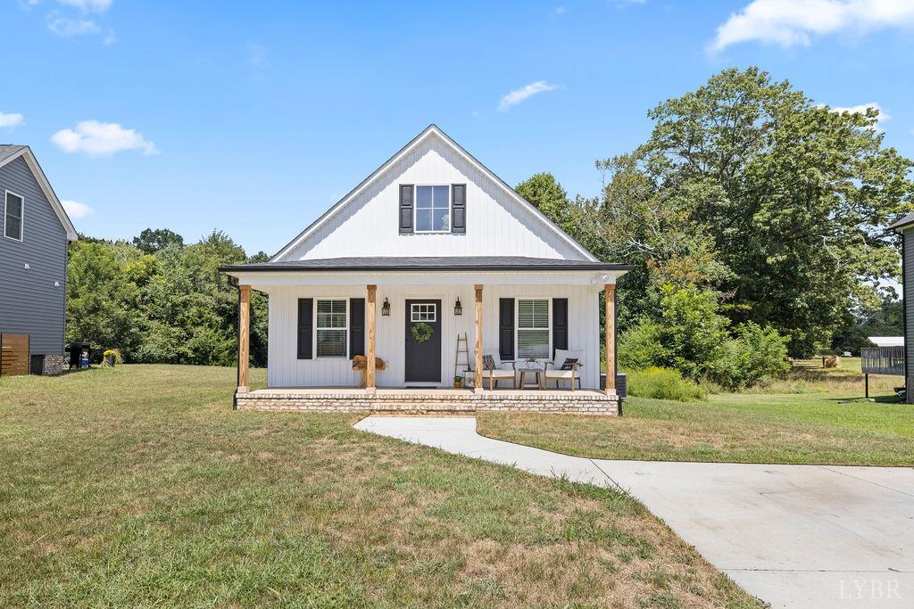 403 North Avenue Appomattox, VA 24522 - Photo 2 of 38