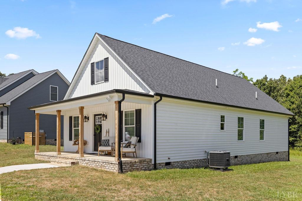 403 North Avenue Appomattox, VA 24522 - Photo 3 of 38