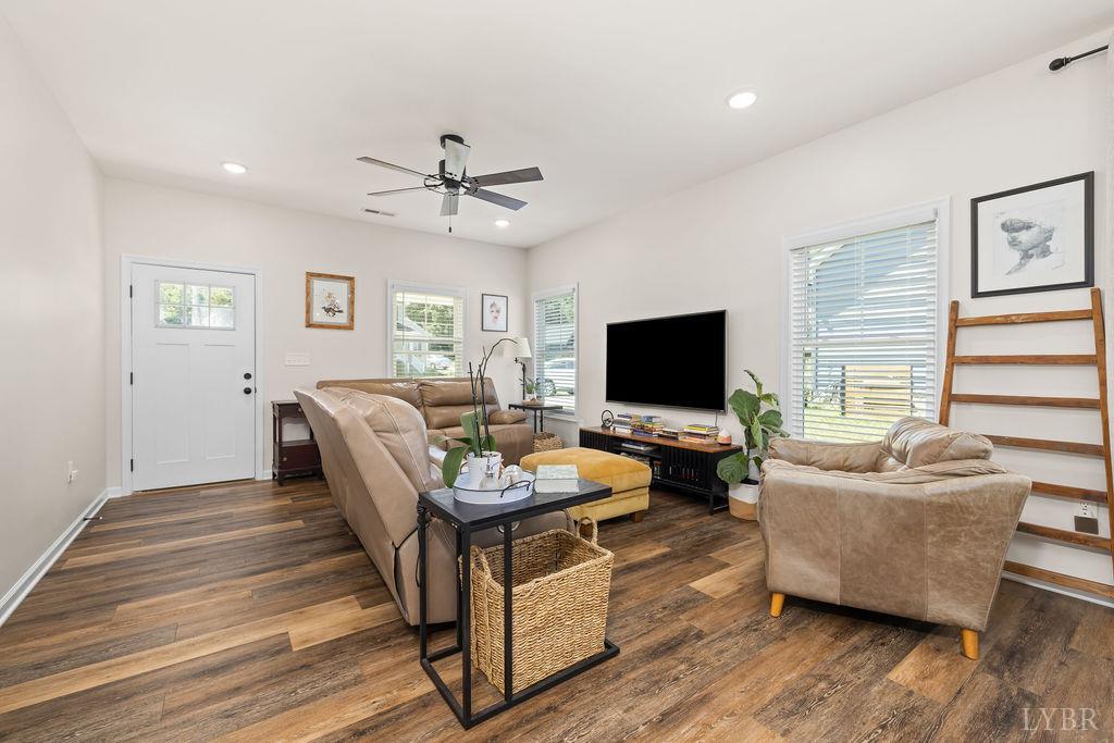 403 North Avenue Appomattox, VA 24522 - Photo 7 of 38