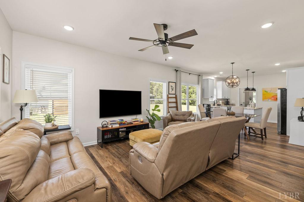 403 North Avenue Appomattox, VA 24522 - Photo 9 of 38