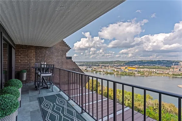 $729,900 | 1000 Grandview Avenue, Unit 405, Pittsburgh, PA 15211