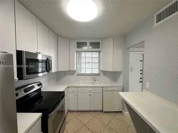 $2,000 | 7981 South French Drive, Unit 2101, Pembroke Pines, FL 33024