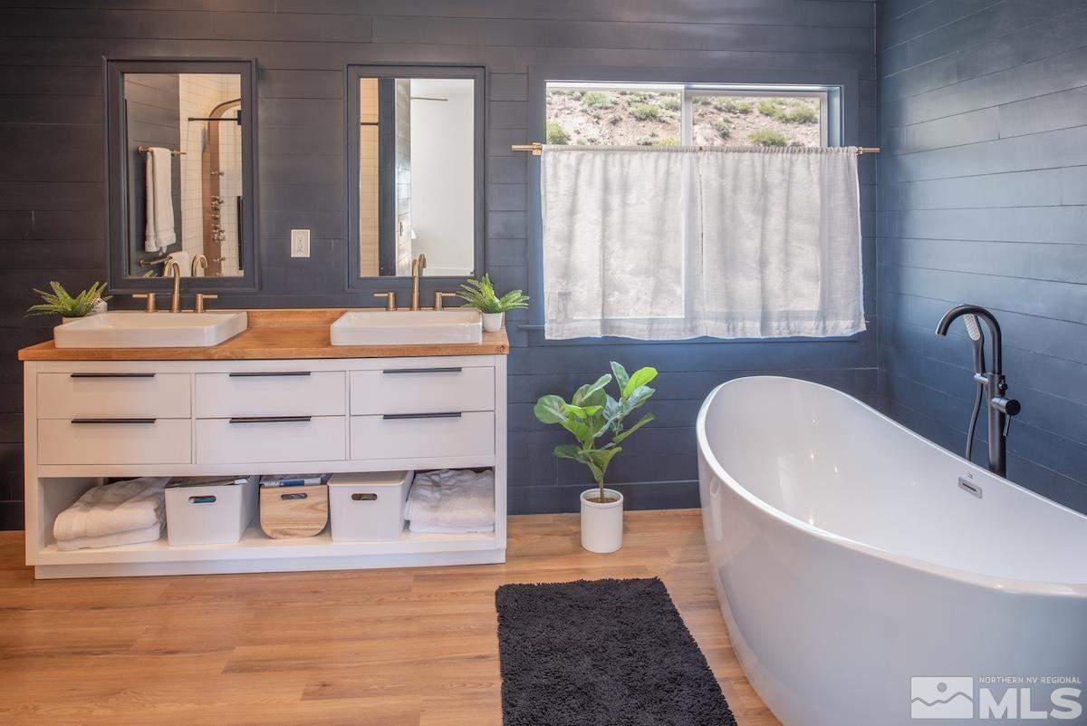 4600 Tybo Road Reno, NV 89521 - Photo 17 of 40 a bathroom with a tub sink and mirror
