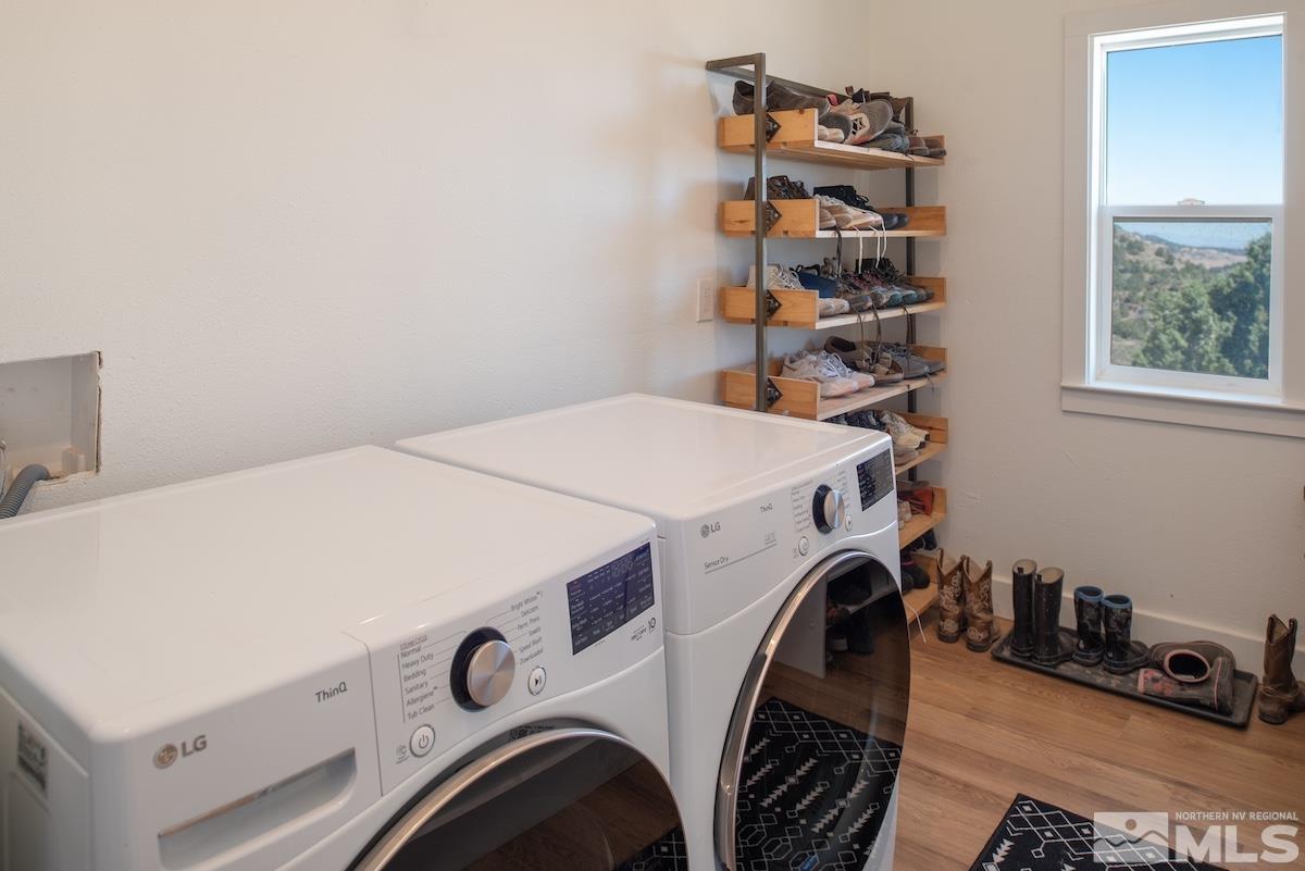 4600 Tybo Road Reno, NV 89521 - Photo 32 of 40 a utility room with dryer and washer