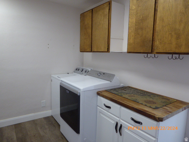 533 East 100 North Price, UT 84501 - Photo 6 of 6 Dedicated laundry area featuring wood-finish flooring and white walls