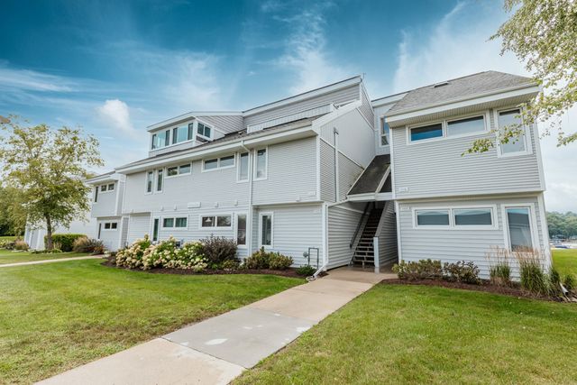 1414 Delavan Club Drive, Unit 6, Delavan, WI 53115