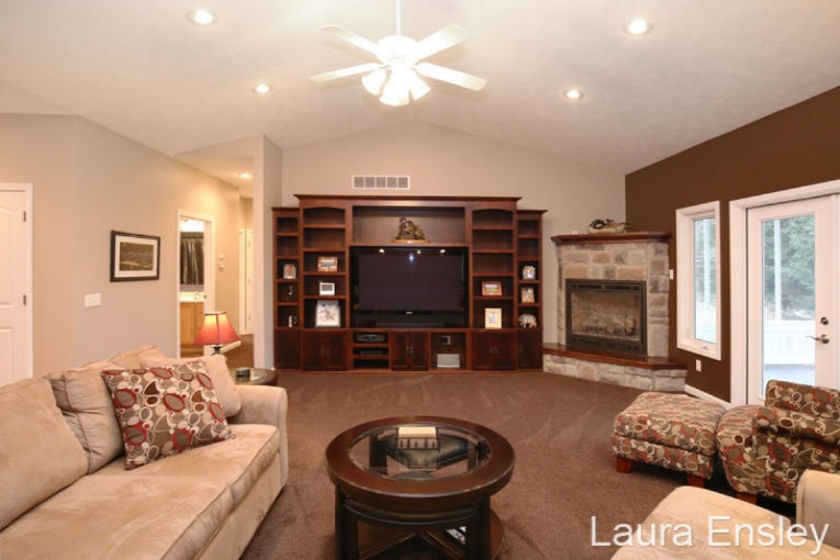 6761 Dumon Road Belding, MI 48809 - Photo 3 of 34 IMG_4987