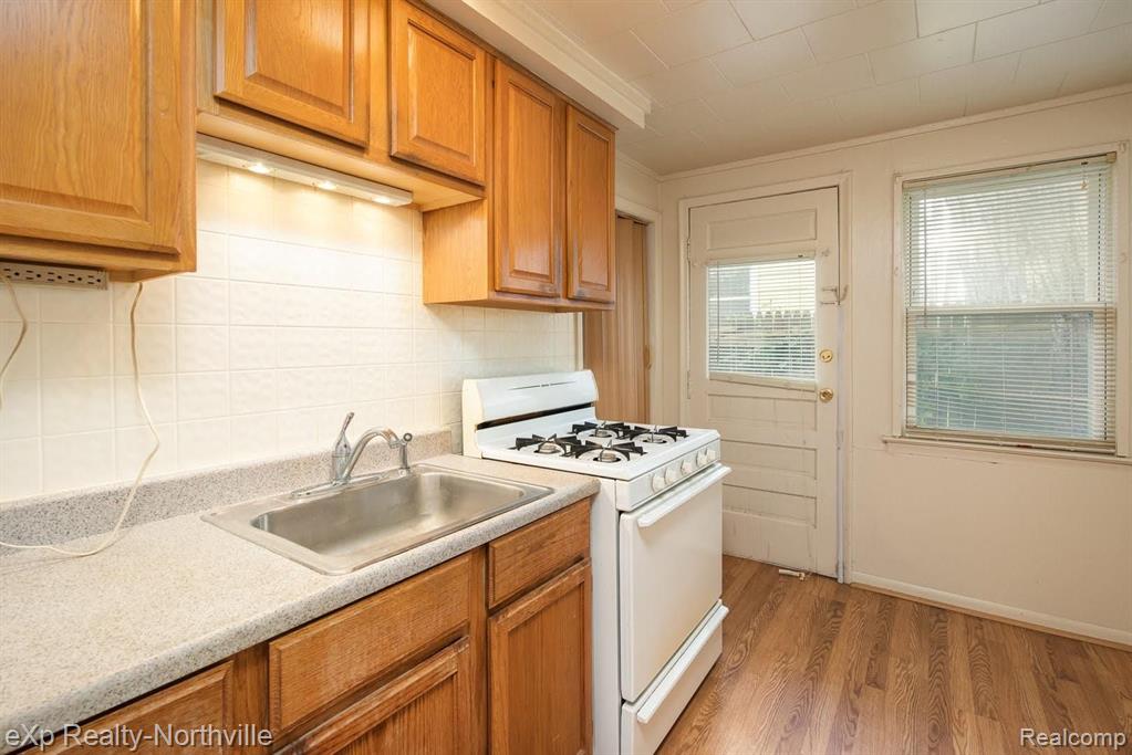 21730 Middlebelt Road Farmington Hills, MI 48336 - Photo 10 of 27