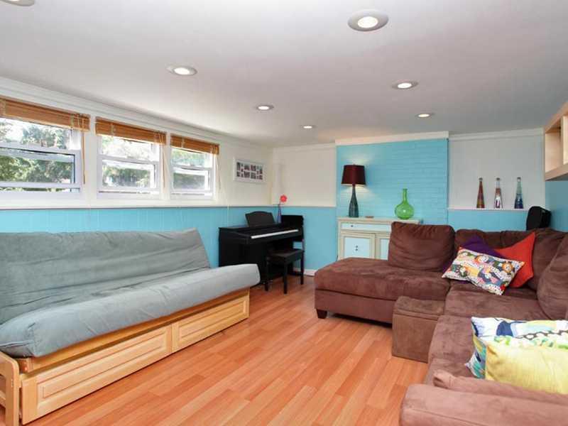 3 Carriage Hill Road Cape Elizabeth, ME 04107 - Photo 16 of 25 Den/Family/Great Room.