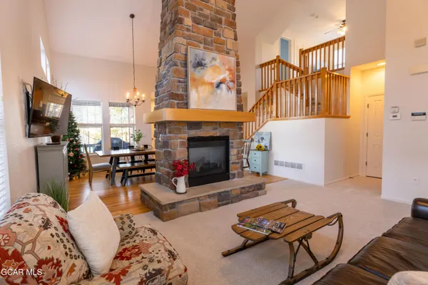 $950,000 | 109 Deer Track Court, Granby, CO 80446