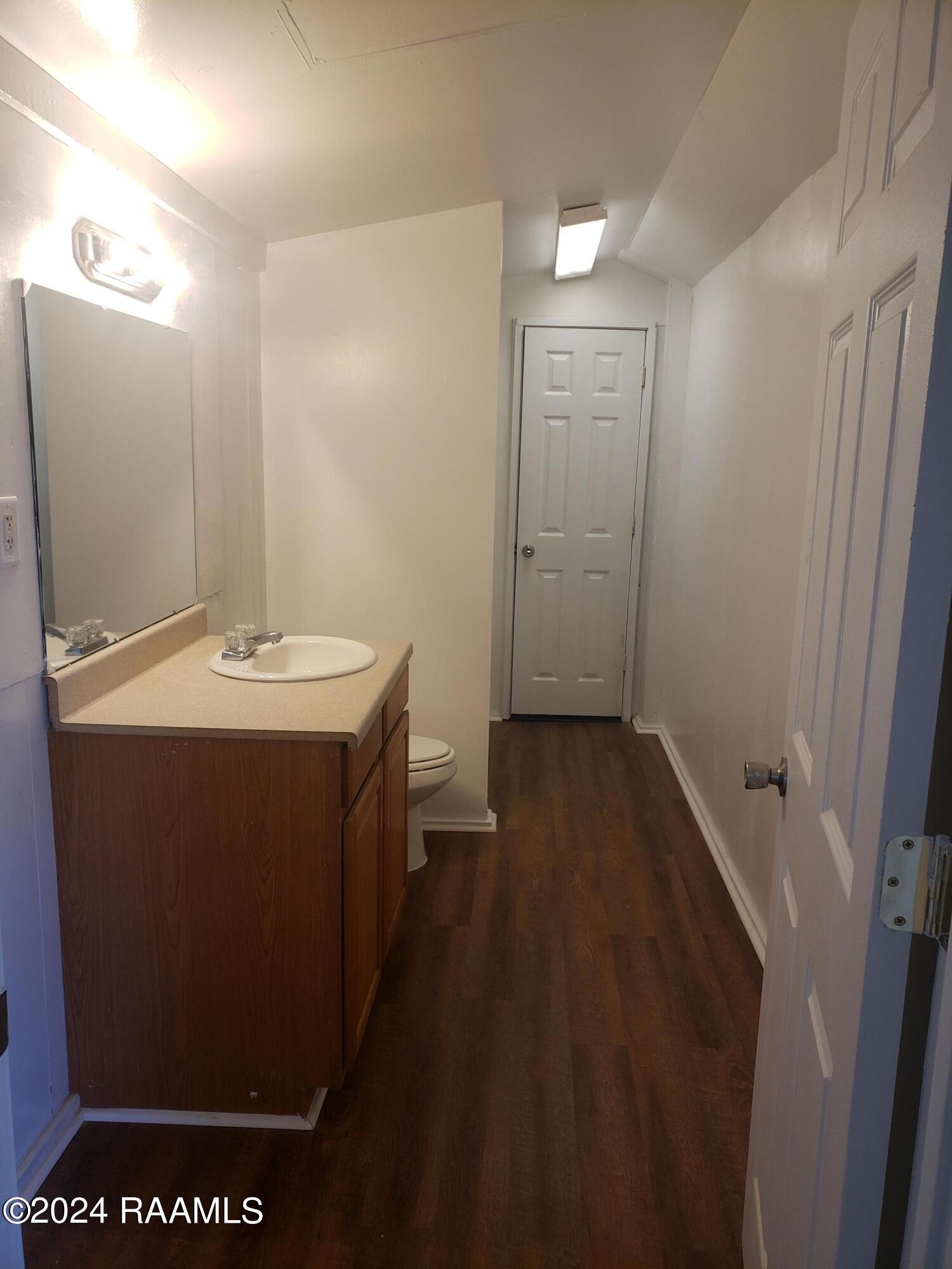 105 East Clinton Street Lafayette, LA 70501 - Photo 4 of 5 105 Clinton - Bathroom