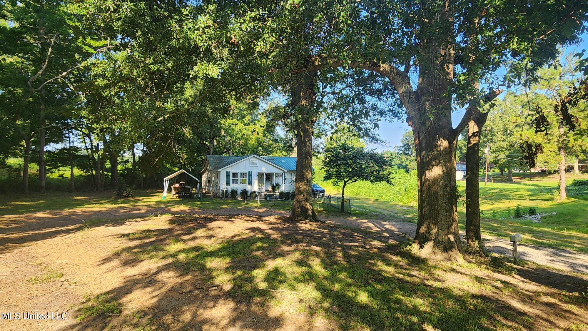 8 Lofton Lane Natchez, MS 39120 - Photo 2 of 19 20250808_085350