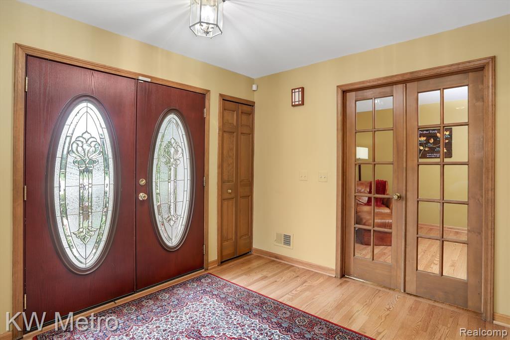 1372 Sherborn Court Rochester Hills, MI 48306 - Photo 5 of 48