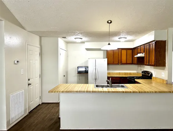 $1,625 | 13322 Oak Ledge Drive, Houston, TX 77065