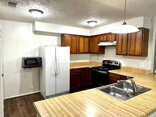 $1,625 | 13322 Oak Ledge Drive, Houston, TX 77065