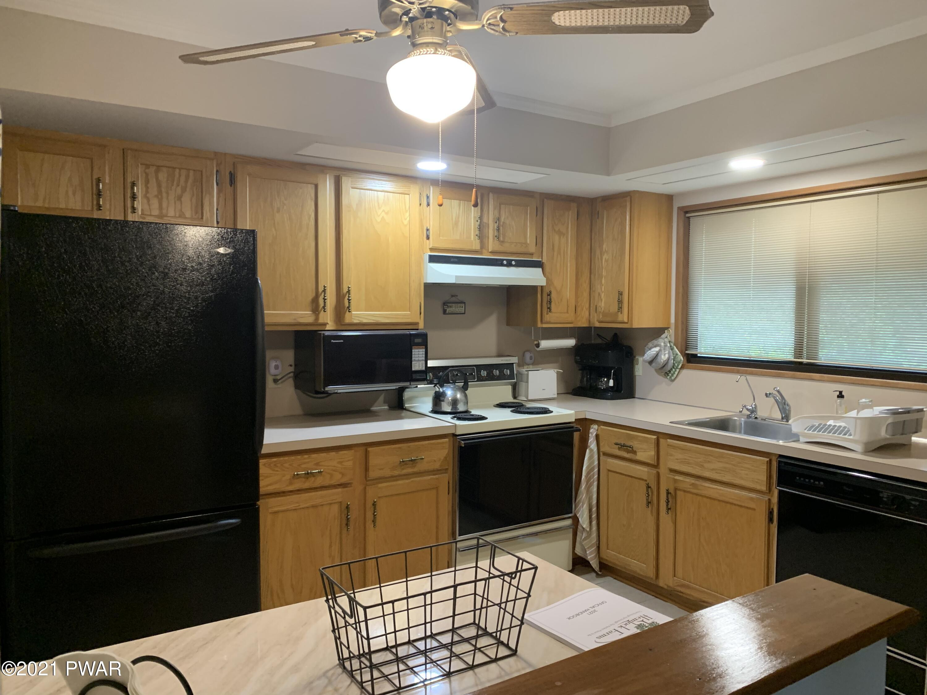 421 Maple Ridge Drive Hawley, PA 18428 - Photo 6 of 22 Kitchen