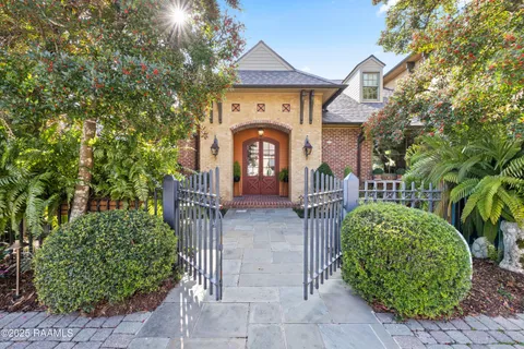 $1,295,000 | 104 Ducharme Court, Lafayette, LA 70503