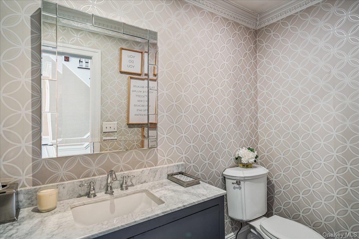 100 Elderfields Road Manhasset, NY 11030 - Photo 12 of 25