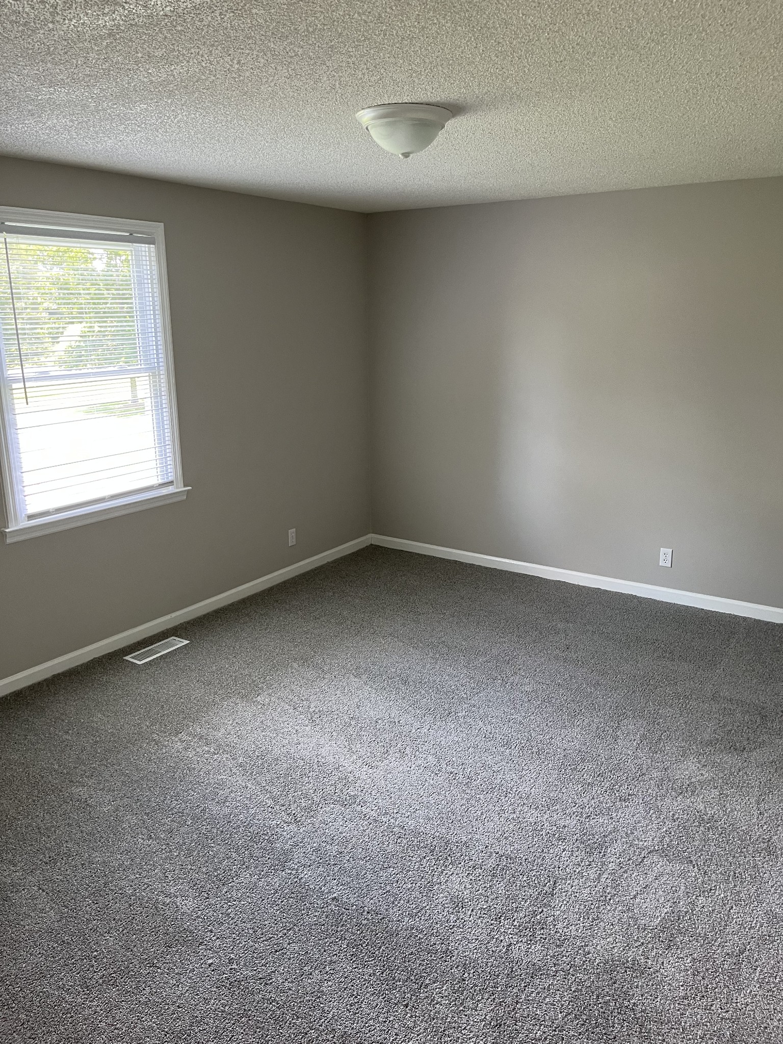 5380 Chicken Road Lebanon, TN 37090 - Photo 15 of 17 an empty room with a window