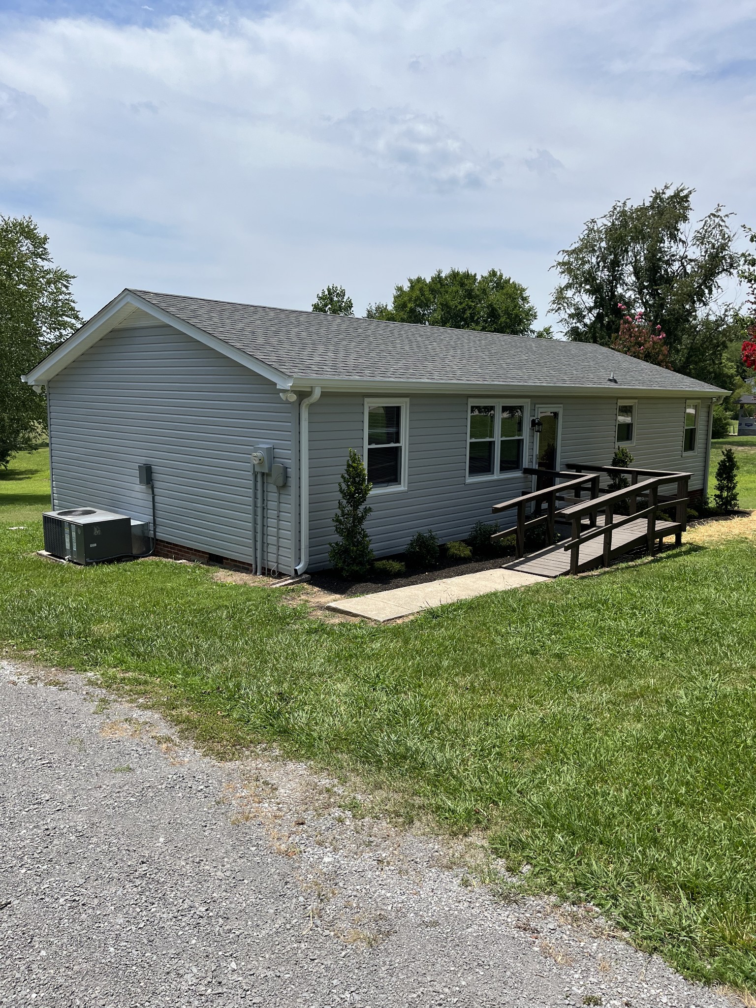 5380 Chicken Road Lebanon, TN 37090 - Photo 3 of 17 a front view of house with yard and green space
