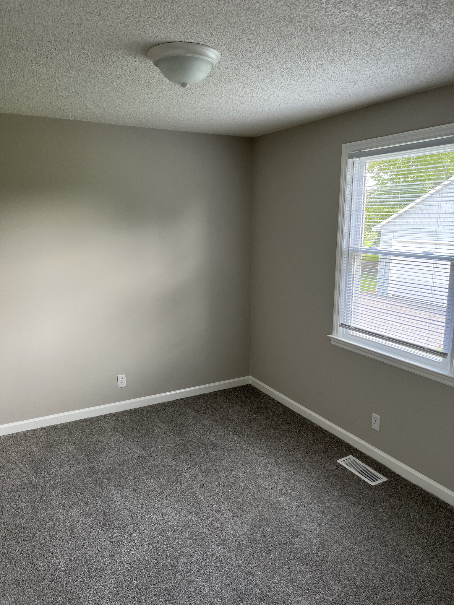 5380 Chicken Road Lebanon, TN 37090 - Photo 9 of 17 an empty room with a window