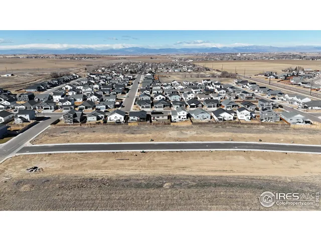 a black and white photo of a room