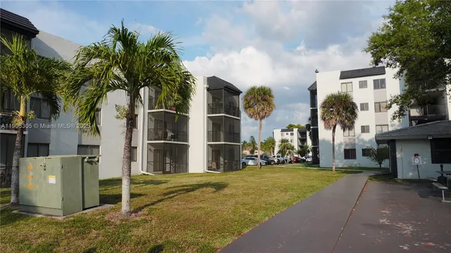 $184,000 | 3710 North Pine Island Road, Unit 320, Sunrise, FL 33351