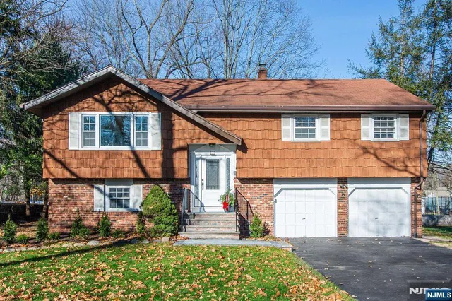 $849,000 | 131 Momar Drive, Ramsey, NJ 07446