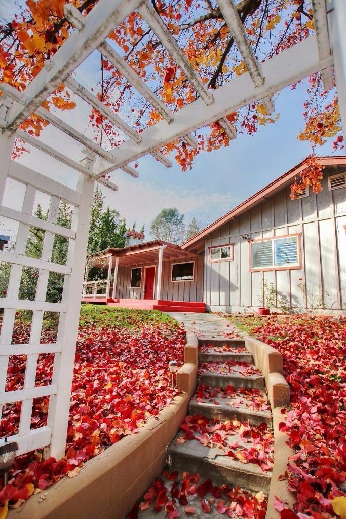 12275 Alondra Road Atascadero, CA 93422 - Photo 11 of 25 front view of a house with a large window