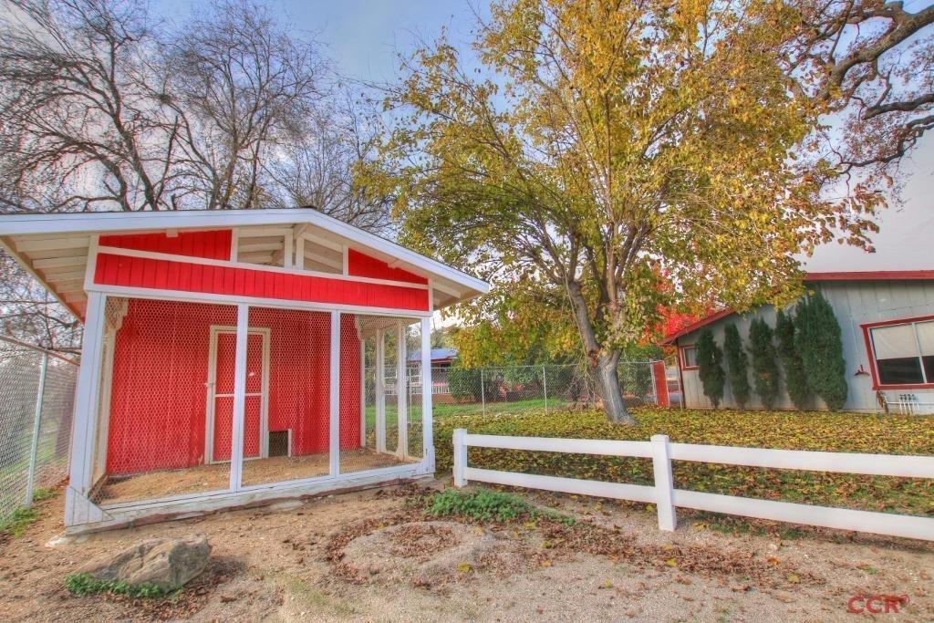 12275 Alondra Road Atascadero, CA 93422 - Photo 15 of 25 a front view of a house with a yard