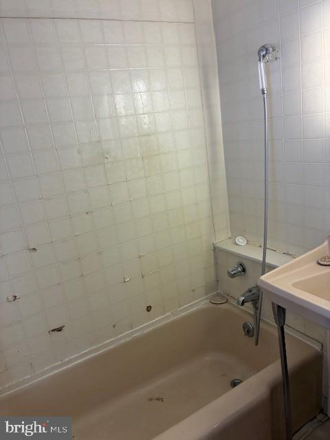 3185 Washington Street Lebanon, PA 17042 - Photo 29 of 47 a bathroom with a bathtub