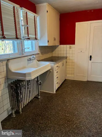 an empty room with window