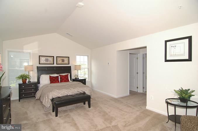 11103 Rodeo Court Upper Marlboro, MD 20772 - Photo 6 of 15 a bedroom with a bed and lamp