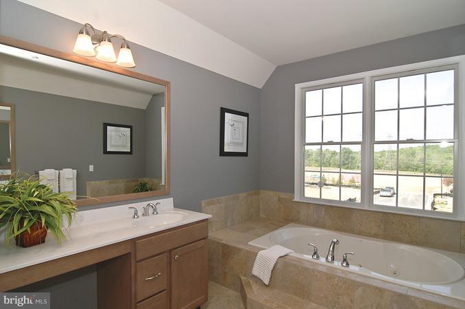 11103 Rodeo Court Upper Marlboro, MD 20772 - Photo 9 of 15 a bathroom with a tub a sink and mirror