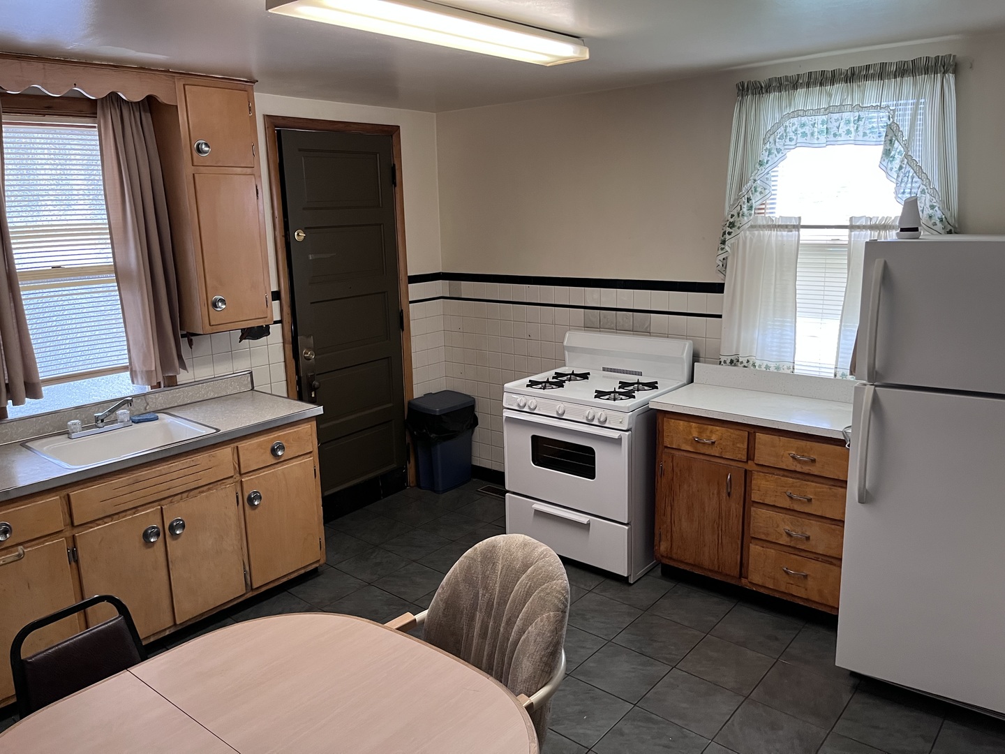 357 Oneida Street Joliet, IL 60435 - Photo 3 of 13