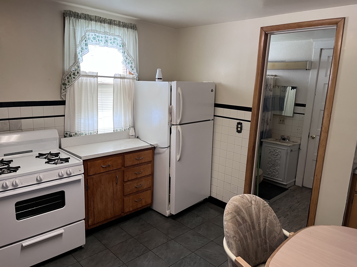 357 Oneida Street Joliet, IL 60435 - Photo 5 of 13