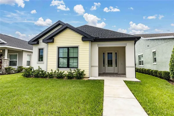 $399,999 | 10619 Grand Oaks Boulevard, Oxford, FL 34484