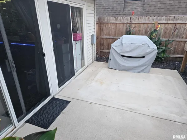 $300,000 | 2208 Trowbridge Road, Springfield, IL 62703