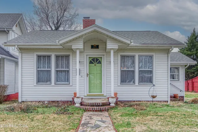 $379,900 | 2009 Fairmont Boulevard, Knoxville, TN 37917