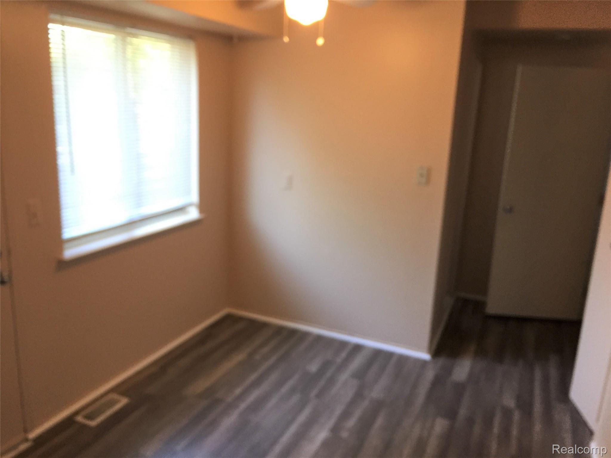23680 Lahser Road Southfield, MI 48033 - Photo 4 of 19 dining nook.jpg