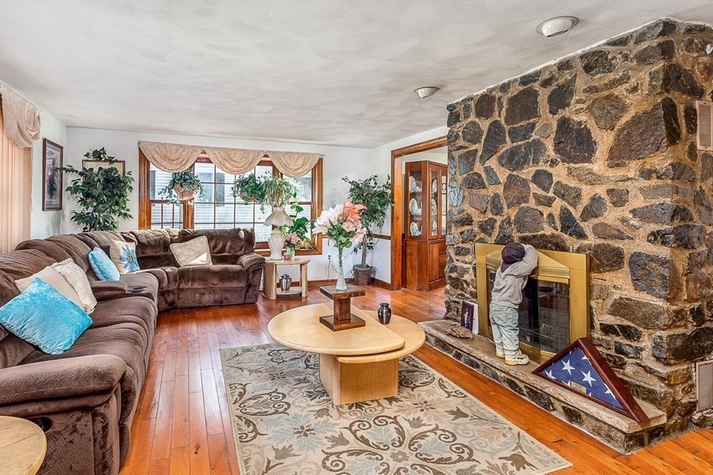 38 Clark Street Salem, MA 01970 - Photo 4 of 40