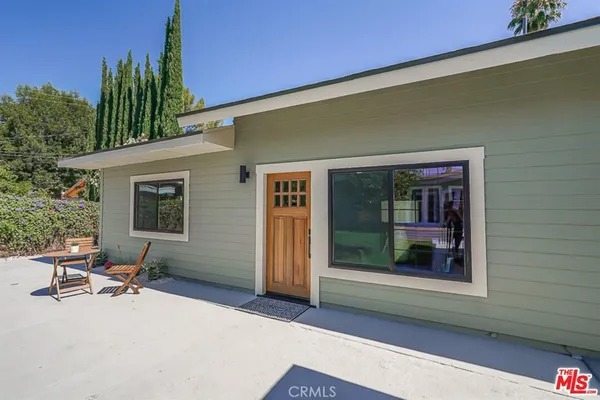 $3,485 | 22645 Burbank Boulevard, Woodland Hills, CA 91367
