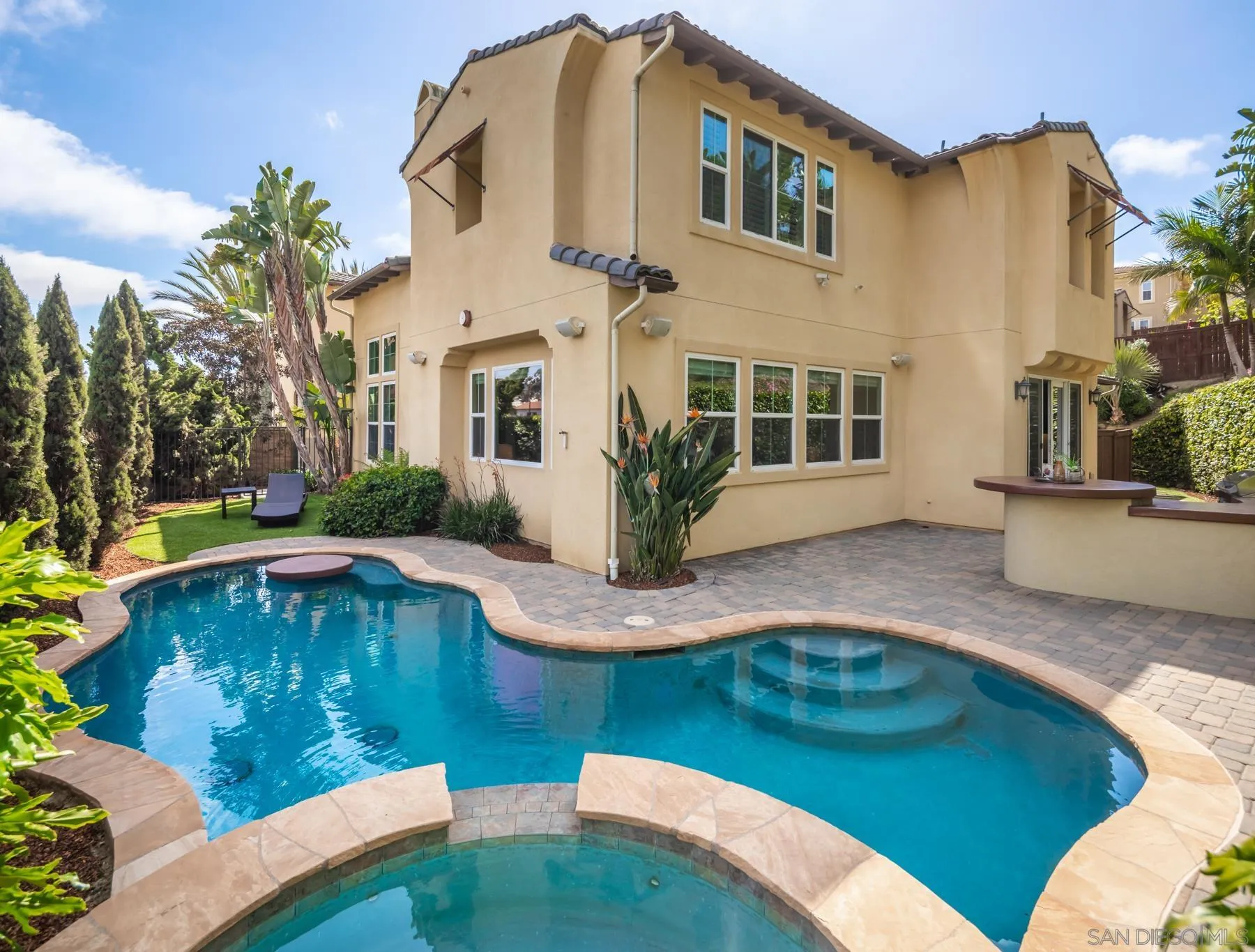 548 Quail Pointe Lane Encinitas, CA 92024 - Photo 22 of 30 a swimming pool with outdoor seating