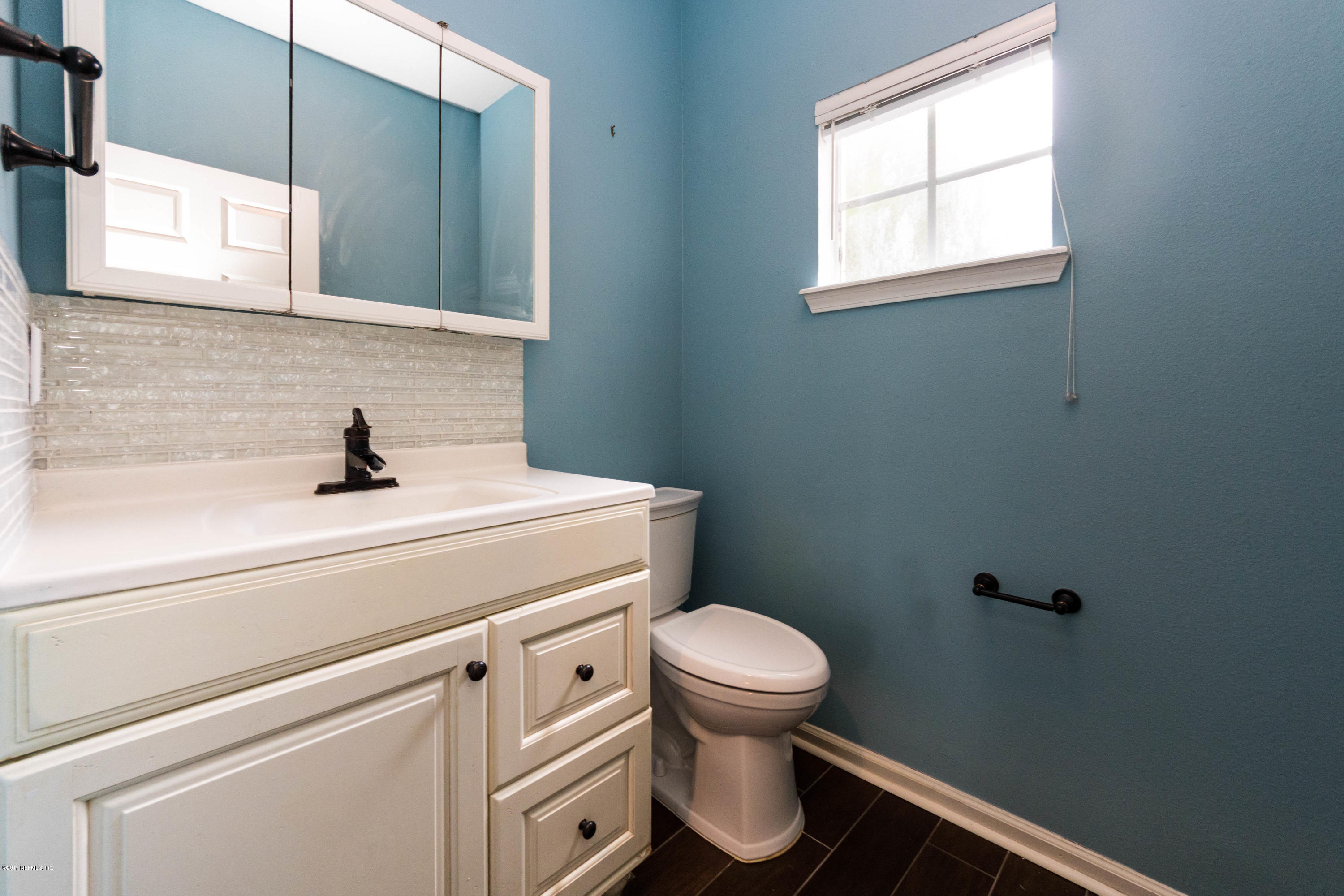 7990 Baymeadows Road East, Unit 1408 Jacksonville, FL 32256 - Photo 30 of 36 a bathroom with a toilet sink and mirror