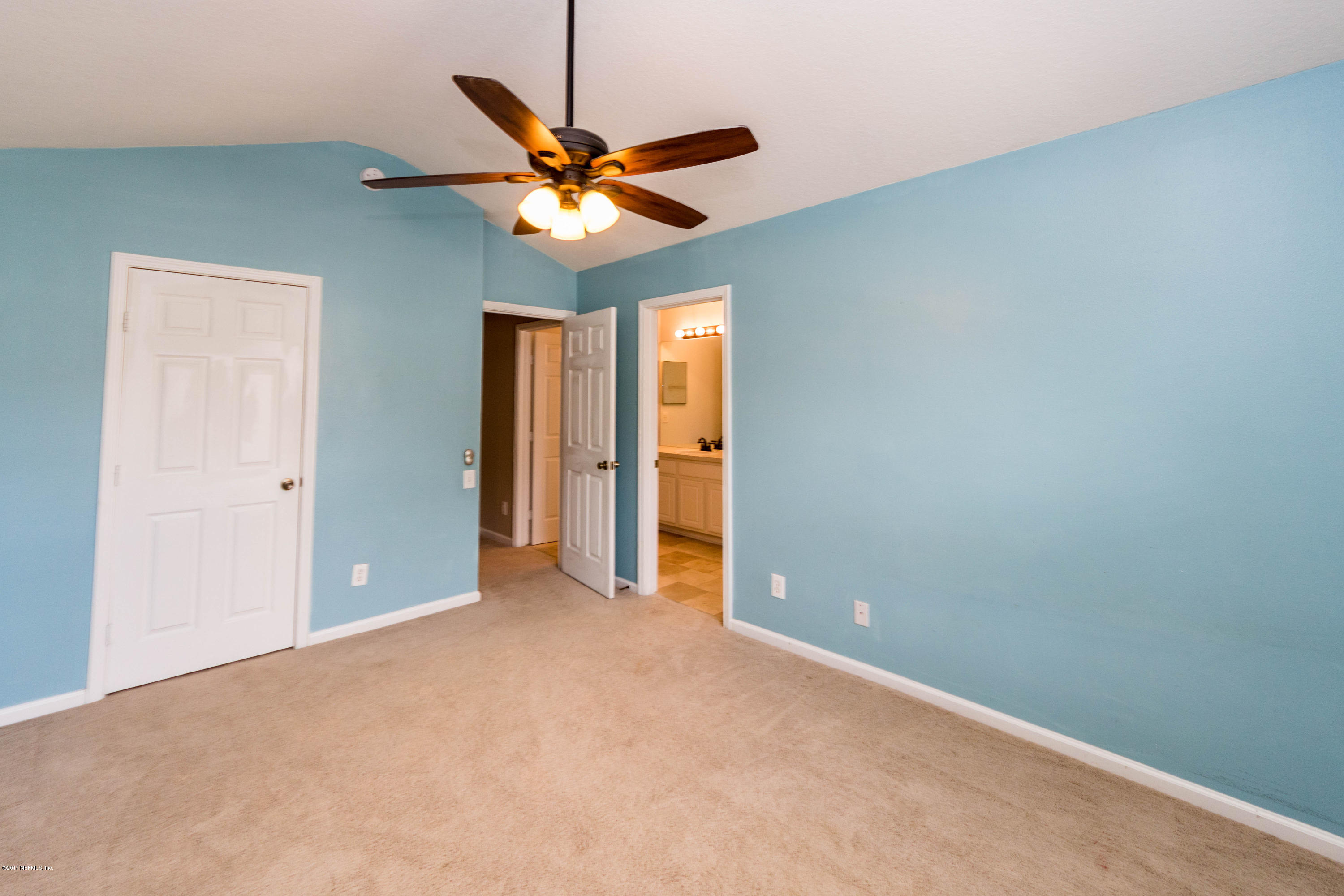 7990 Baymeadows Road East, Unit 1408 Jacksonville, FL 32256 - Photo 32 of 36 a view of a room with a ceiling fan
