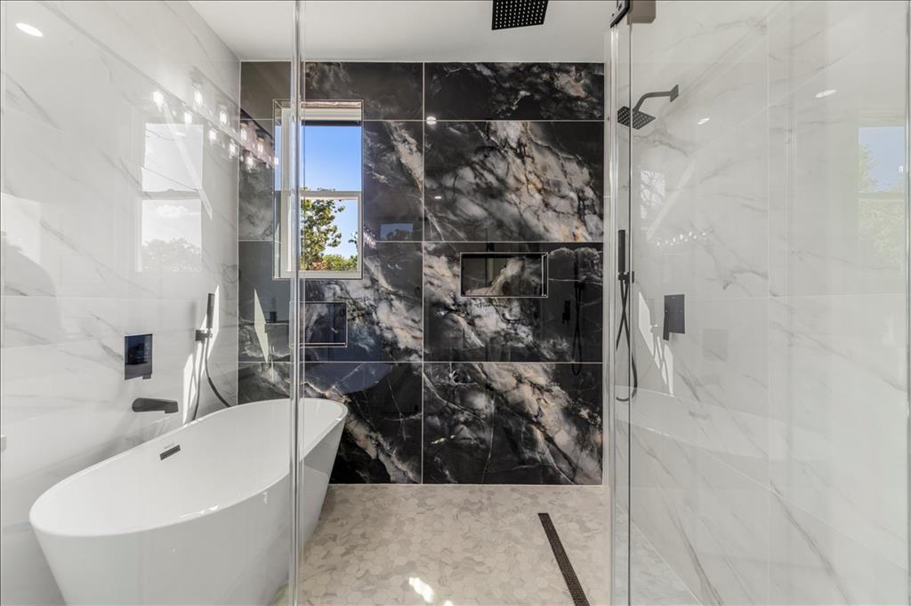 809 Fm 467 Seguin, TX 78155 - Photo 19 of 40 a bathroom with a bathtub and shower