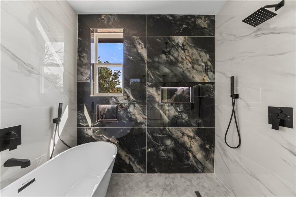 809 Fm 467 Seguin, TX 78155 - Photo 27 of 40 a bathroom with a shower