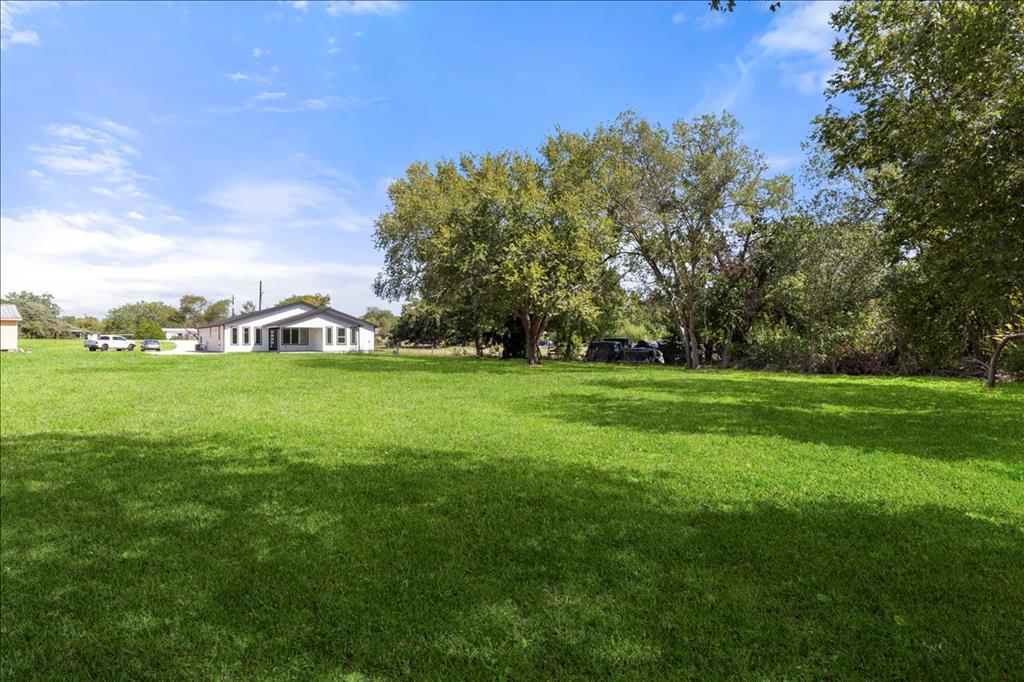 809 Fm 467 Seguin, TX 78155 - Photo 33 of 40 a view of yard with green space
