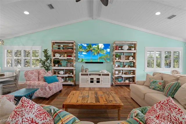$1,879,000 | 6407 Pine Avenue, Sanibel, FL 33957